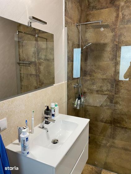 Casă cu 5 camere cu Teren 413 Mp în Central