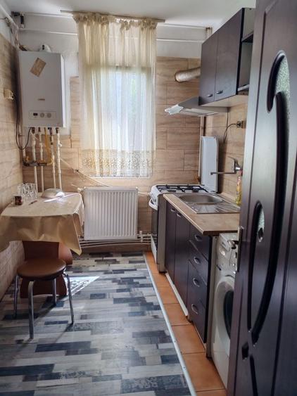 Apartament cu 2 camere semidecomandat în 9 Mai