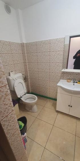 Apartament cu 4 camere semidecomandat, mobilat în Fundeni