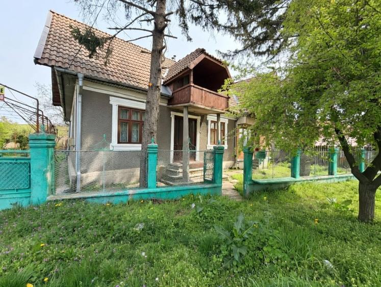Casă cu 4 camere cu Canalizare în Cujmir