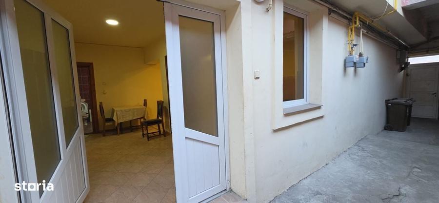 Casă cu 4 camere decomandat în Decebal