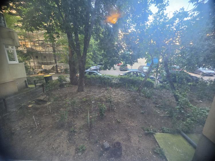 Apartament cu 3 camere decomandat în Colentina