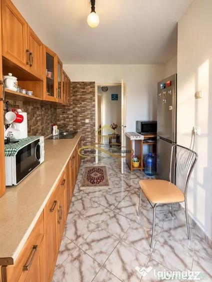 Apartament cu 3 camere decomandat în 9 Mai