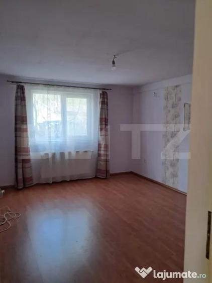 Casă cu 3 camere cu Teren 240 Mp în Central