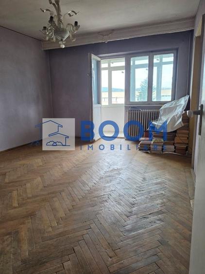 Apartament cu 4 camere decomandat în Traian