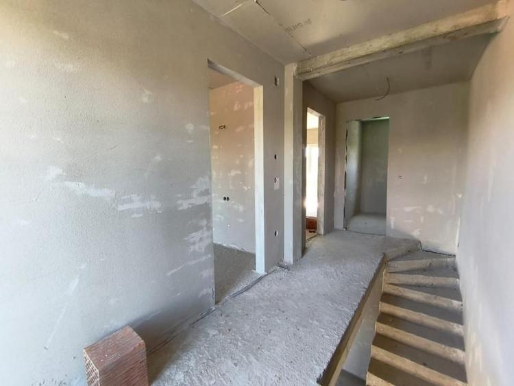 Casă cu 4 camere cu Teren 280 Mp în Mohu