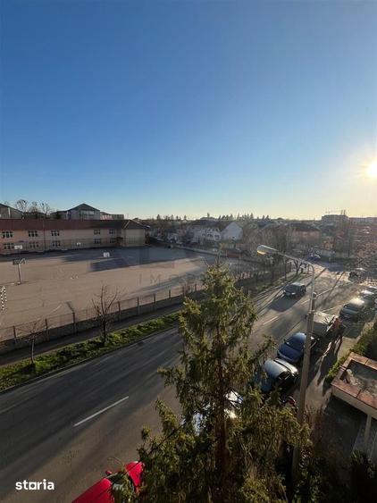 Apartament cu 3 camere semidecomandat în Seleuș