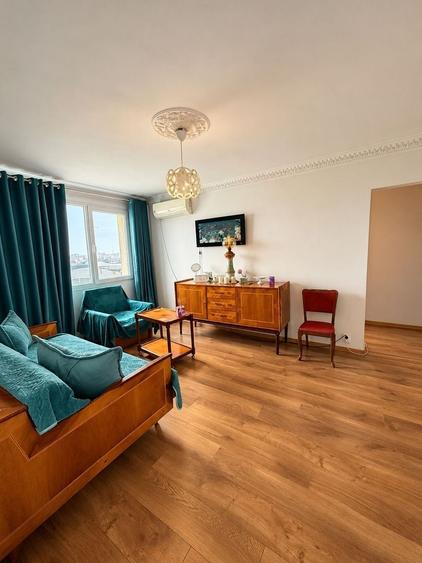 Apartament cu 3 camere semidecomandat în Bucur Obor
