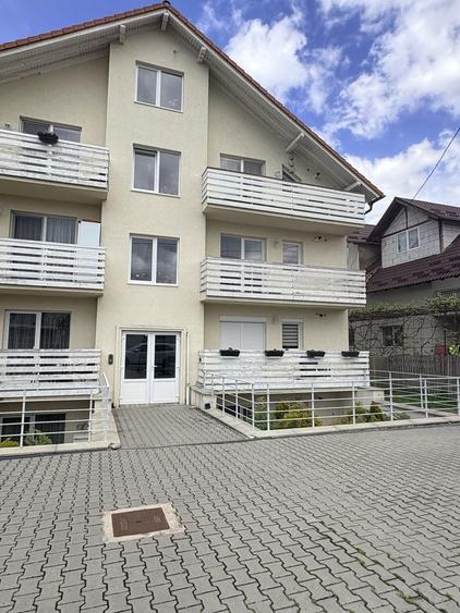 Apartament cu 3 camere decomandat în Primăverii
