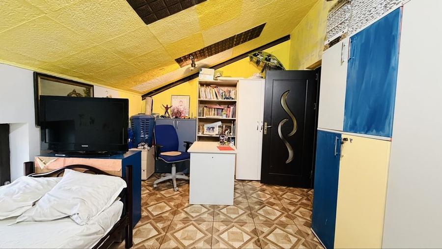 Casă cu 4 camere cu Canalizare în Parța