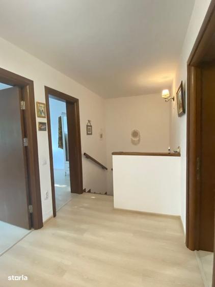 Casă cu 4 camere în Zăvoi