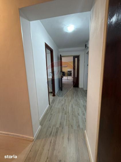 Apartament cu 3 camere decomandat în Bordei