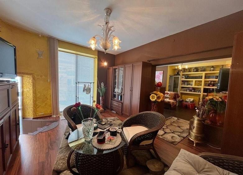 Apartament cu 4 camere semidecomandat în Central
