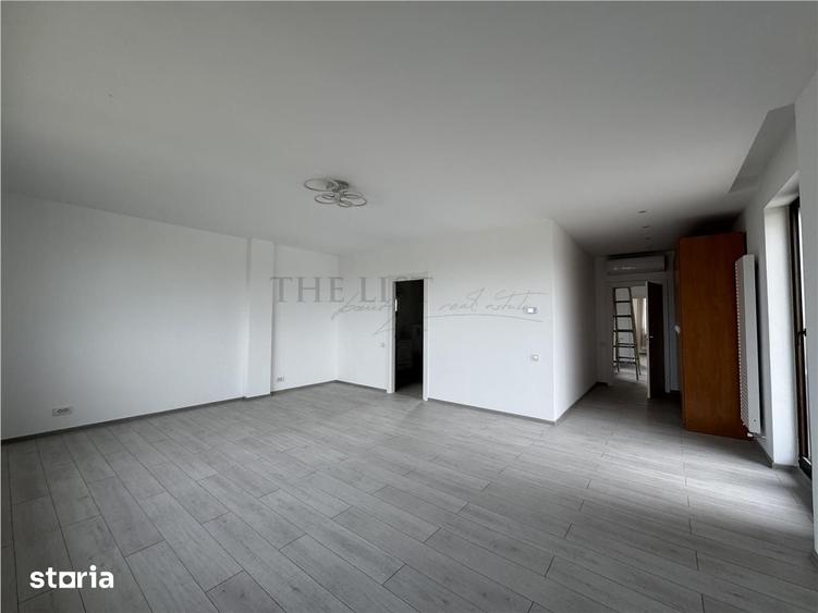 Casă cu 8 camere cu Teren 1000 Mp în Central