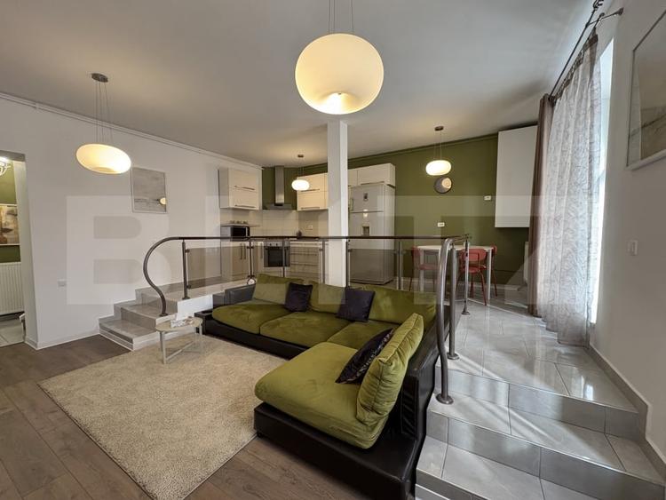 Apartament cu 3 camere semidecomandat, mobilat în Central — fotografia 1
