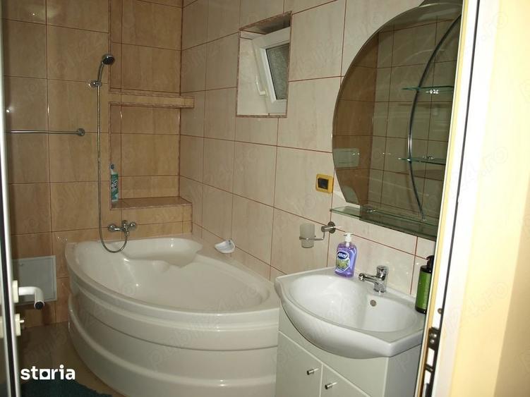 Apartament cu 3 camere decomandat în Complex Studențesc
