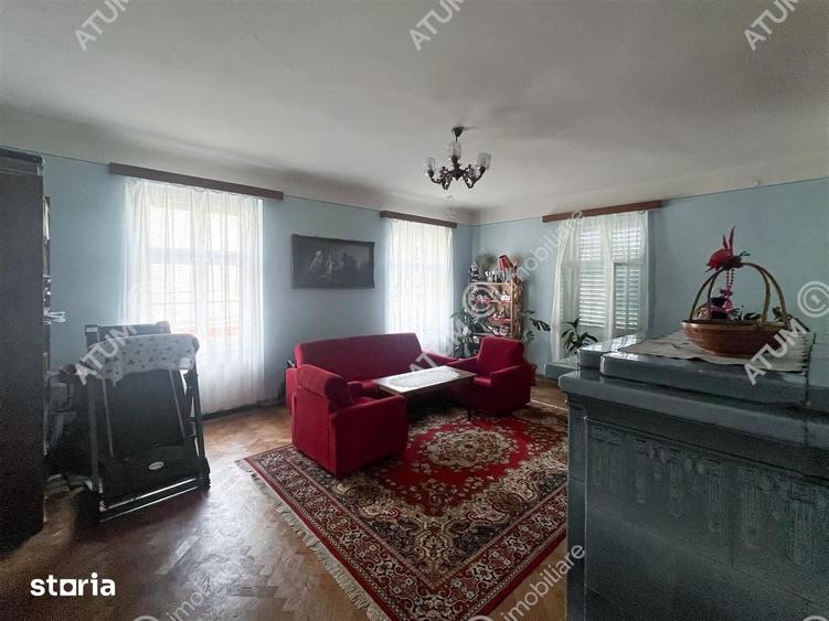 Apartament cu 4 camere decomandat în Central