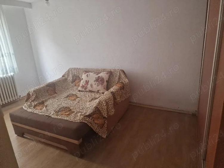 Apartament cu 3 camere decomandat în Precista