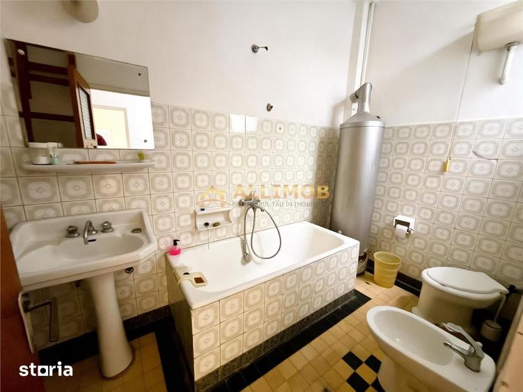 Casă cu 4 camere semidecomandat cu Teren 274 Mp în Ana Ipătescu