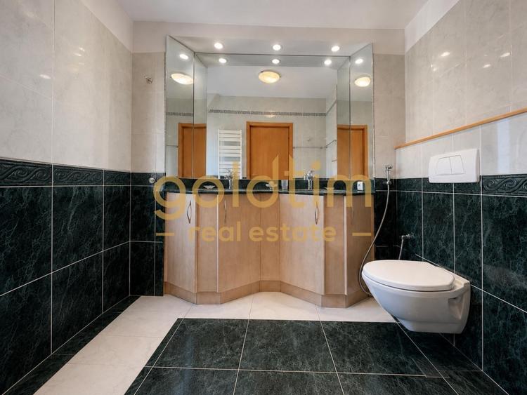 Duplex cu 6 camere cu Piscina în Iancu Nicolae
