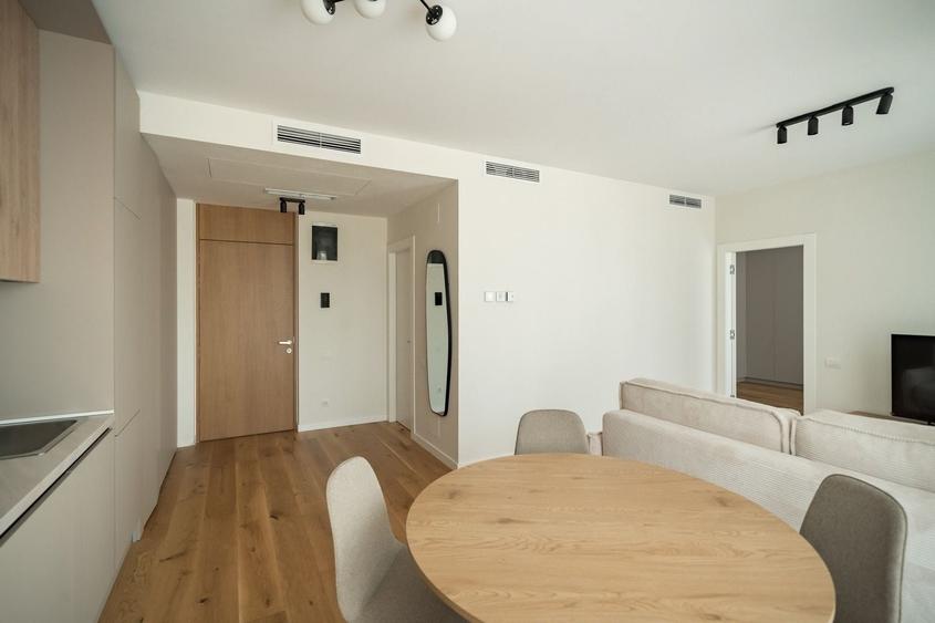 Apartament cu 2 camere semidecomandat, mobilat în Tunari