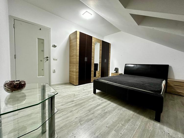 Apartament cu 3 camere, mobilat în Florești