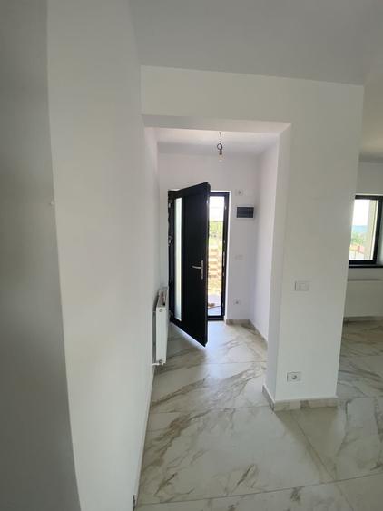 Casă cu 3 camere în Valea Adâncă