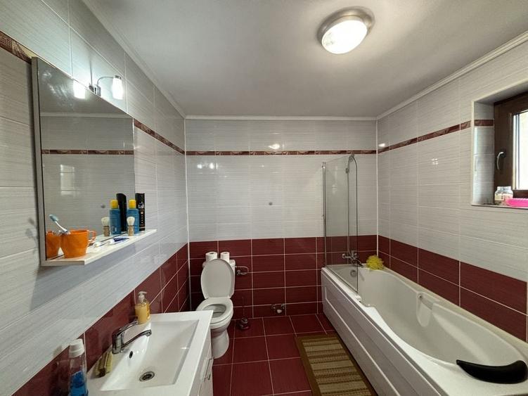 Casă cu 4 camere în Central