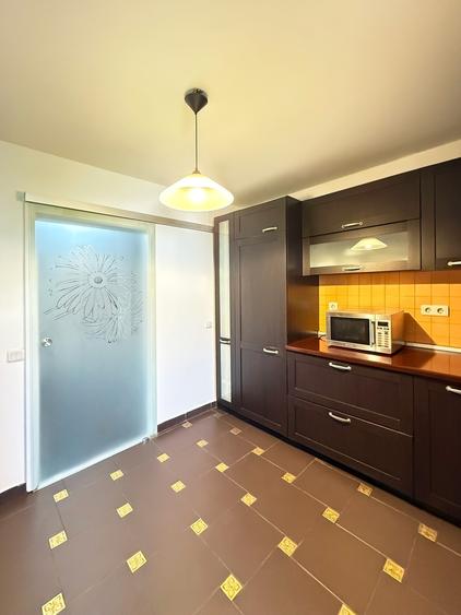 Apartament cu 4 camere decomandat în 13 Septembrie
