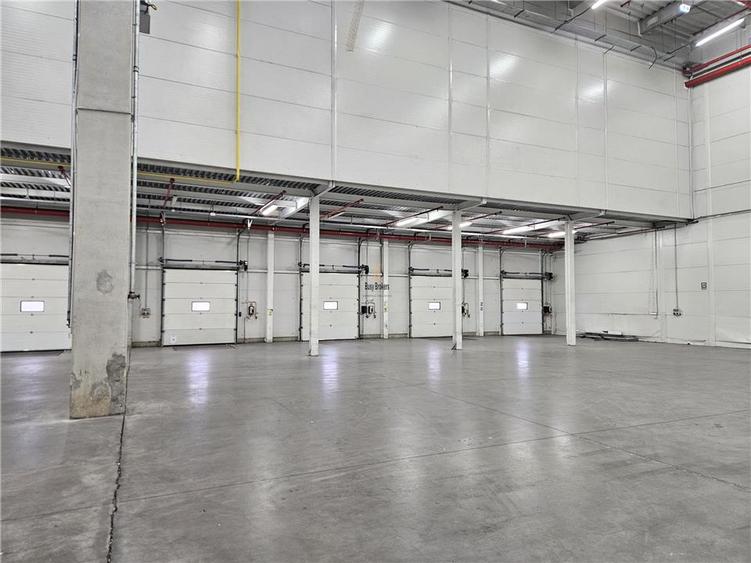 Spațiu industrial, de 3,200 mp, în Est