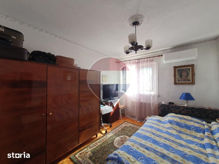 Apartament cu 4 camere decomandat în Sud