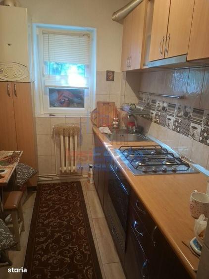 Apartament cu 3 camere semidecomandat în Alexandru cel Bun