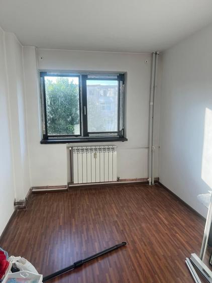 Apartament cu 3 camere decomandat în Ostroveni