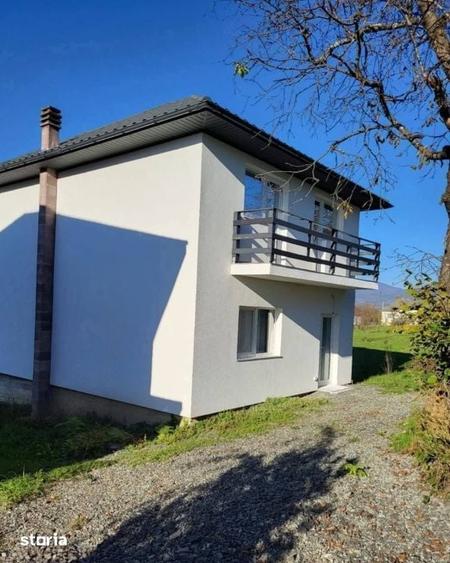 Casă cu 3 camere cu Teren 700 Mp în Groși