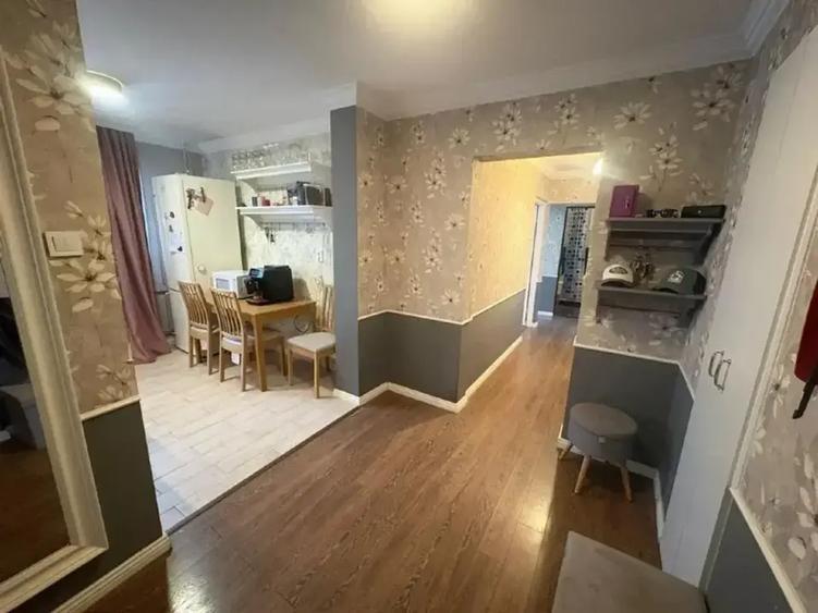 Apartament cu 3 camere decomandat, mobilat în Sebastian