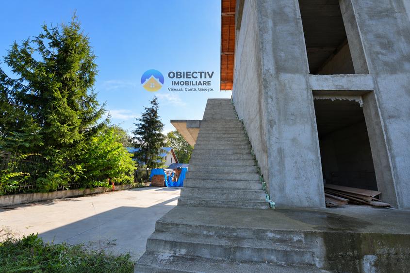 Casă individuală cu 5 camere cu Teren 1400 Mp în Central