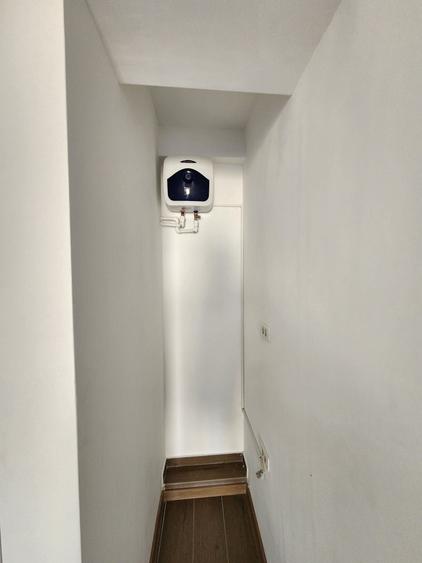Spatiu comercial 6 min metrou Aparatorii Patriei , AC , TV , boiler , bloc 2024 - 5