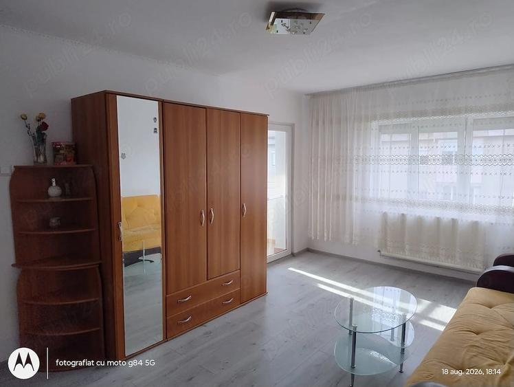 Garsonieră decomandată în Decebal