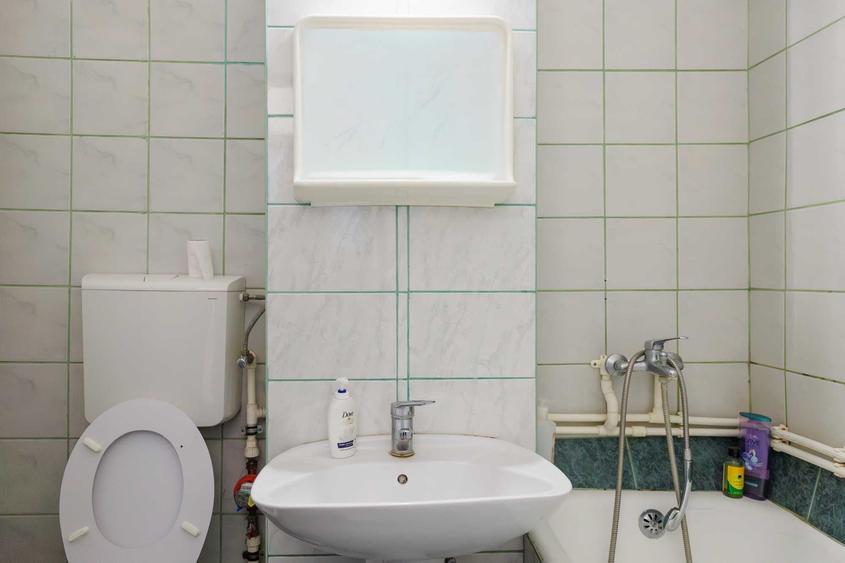 Garsonieră decomandată, mobilată în Rovine