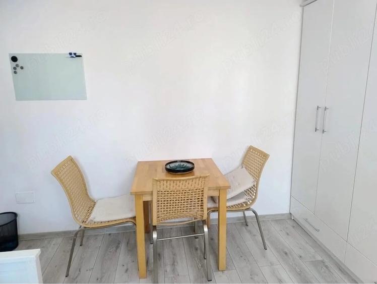 Garsonieră decomandată în Apărătorii Patriei