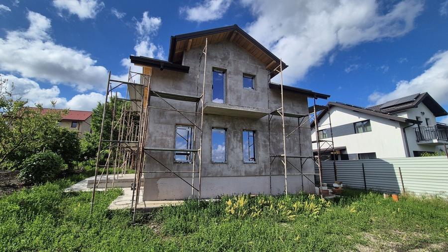 Casă cu 4 camere în Valea Adâncă