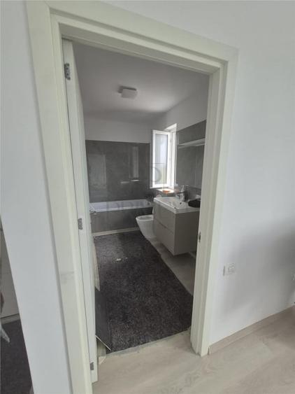 Casă cu 4 camere cu Teren 300 Mp în Moșnița Nouă