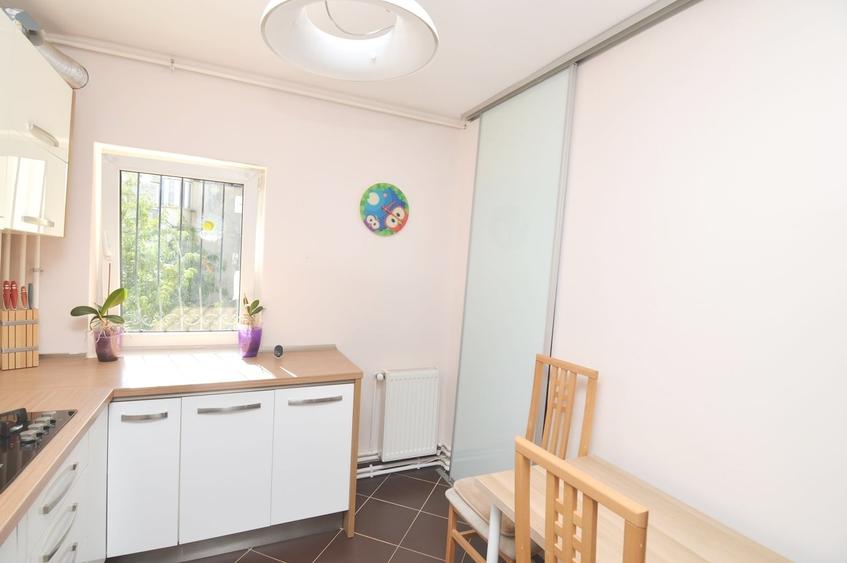 Apartament cu 3 camere decomandat în Brâncoveanu