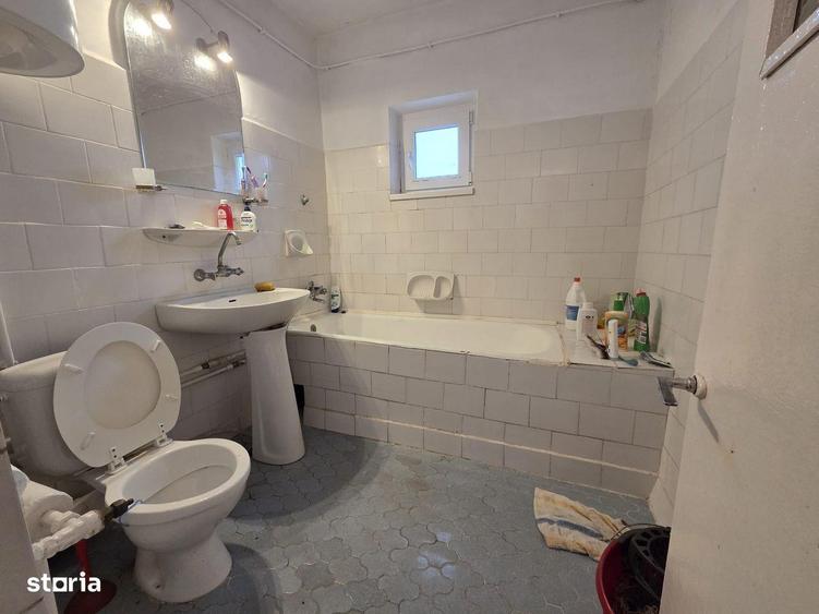 Apartament cu 4 camere decomandat în Central