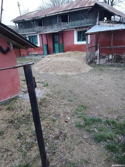 Casă cu 5 camere cu Teren 2000 Mp în Central