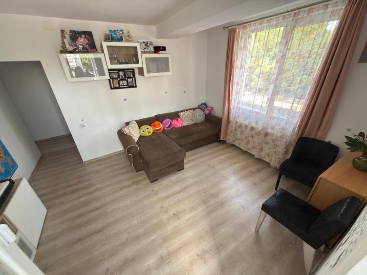 Apartament cu 3 camere decomandat în Berceni