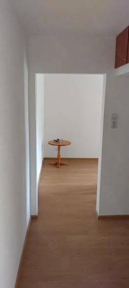 Apartament cu 3 camere semidecomandat în Micro 15