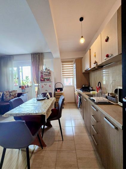 Apartament cu 3 camere decomandat în Dobroești