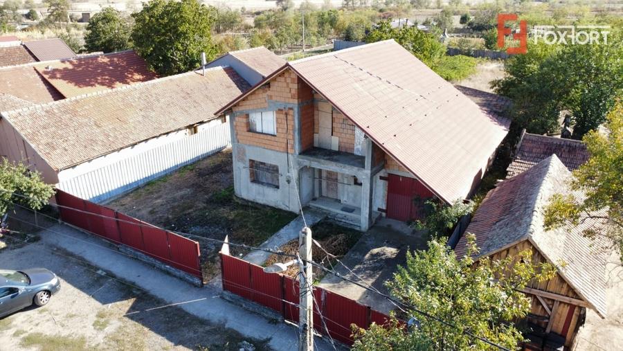 Casă individuală cu 5 camere cu Garaj în Uliuc