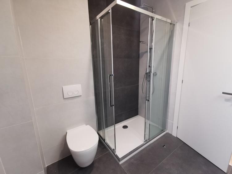 Apartament cu 3 camere semidecomandat, mobilat în Iancu Nicolae